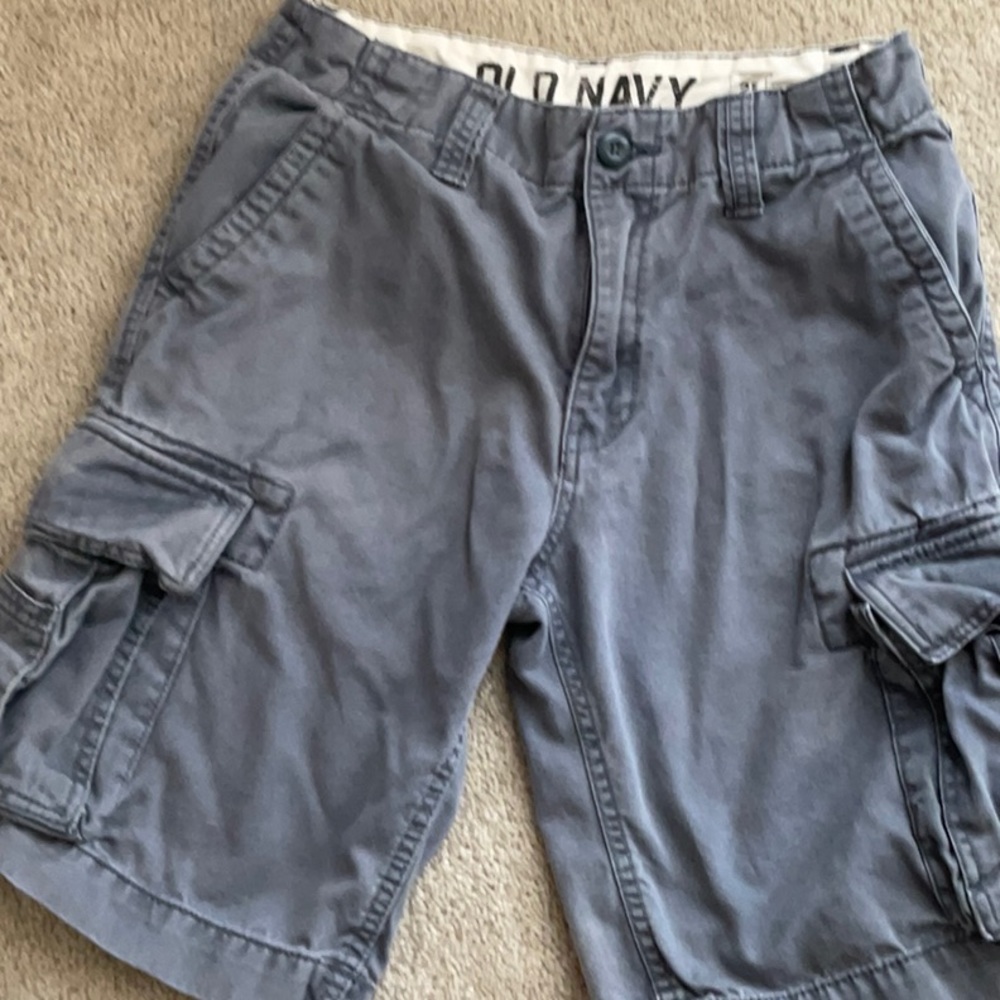 OLD NAVY CARGO SHORTS. MENS SIZE 28